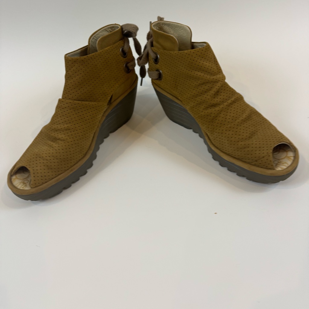 Women’s Size (7) (37) Fly London Yema Oil Beige Suede Open-Toed Wedge Bootie.